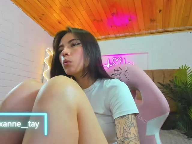 Live sex webcam photo for Roxanne-tay #290706752