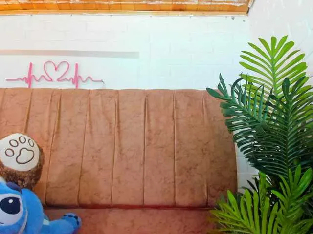 Live sex webcam photo for Roxanne-tay #290994320