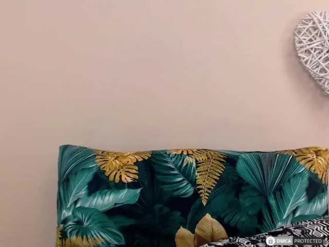 Live sex webcam photo for RoxanneSexy #274123537