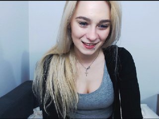 Live sex webcam photo for RoxiLive #223577339