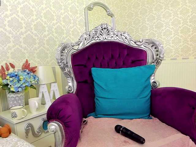 Live sex webcam photo for RoxieJoyy #277776597