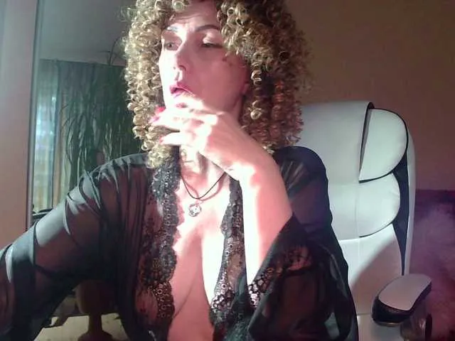 Live sex webcam photo for RoxolanaNiks #291824114