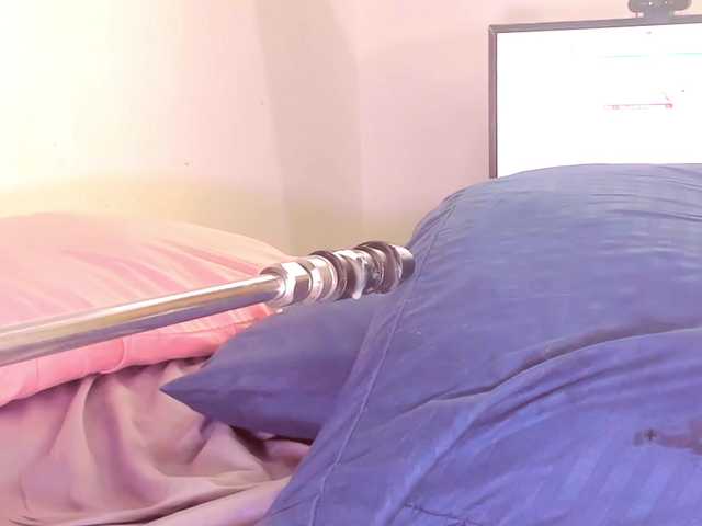 Live sex webcam photo for Roxy-Roxx #277446375