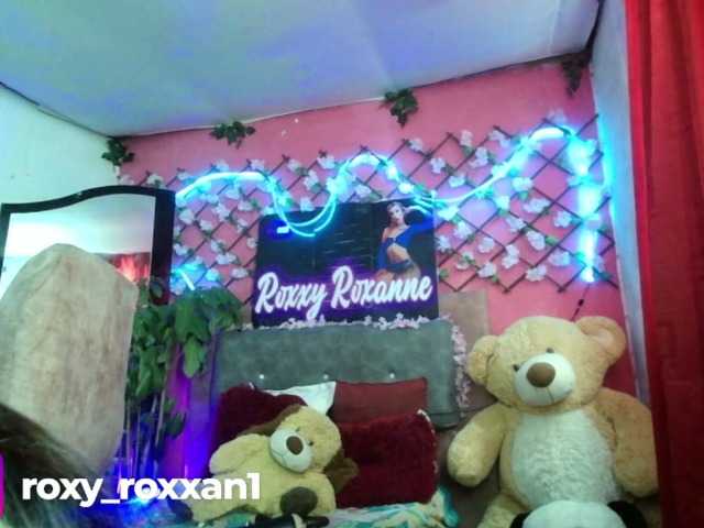 Live sex webcam photo for Roxy-roxxan #290183555