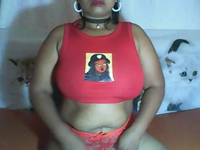 Live sex webcam photo for Roxy17 #276209374