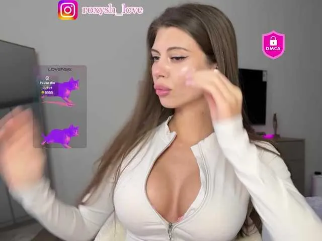 Live sex webcam photo for RoxyDoll #290662169