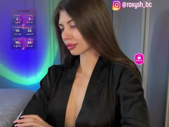 Live sex webcam photo for RoxyDoll #291745257