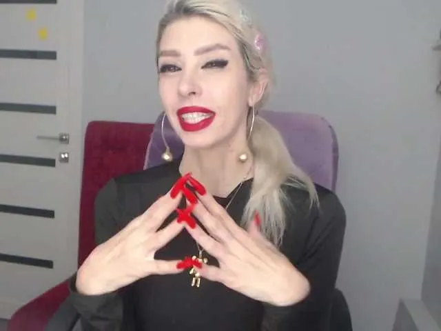 Live sex webcam photo for RoxySkyBlue #275538822