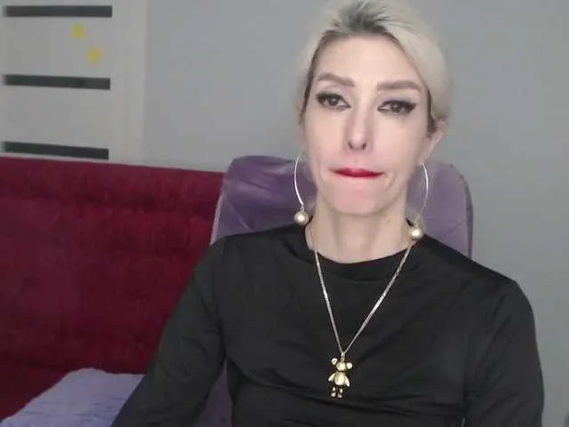 Live sex webcam photo for RoxySkyBlue #275578712