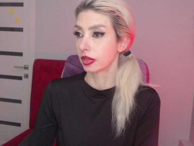 Live sex webcam photo for RoxySkyBlue #275595175