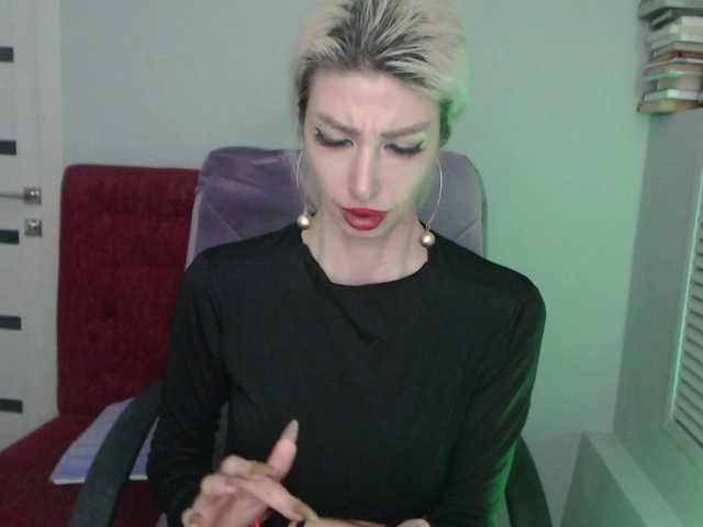 Live sex webcam photo for RoxySkyBlue #275651871