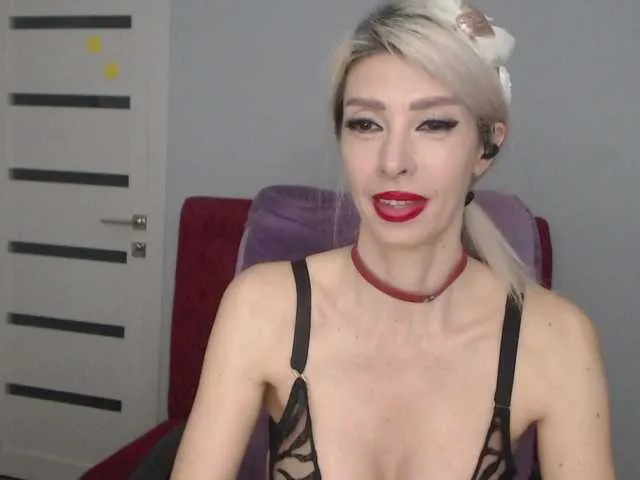 Live sex webcam photo for RoxySkyBlue #275659810