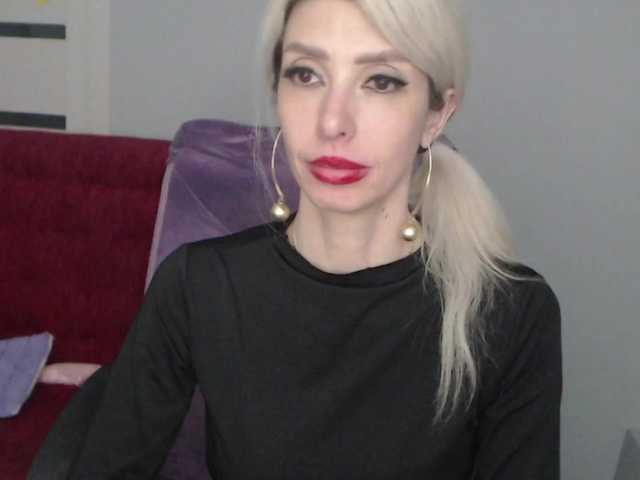 Live sex webcam photo for RoxySkyBlue #275731925