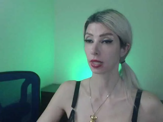 Live sex webcam photo for RoxySkyBlue #275940403