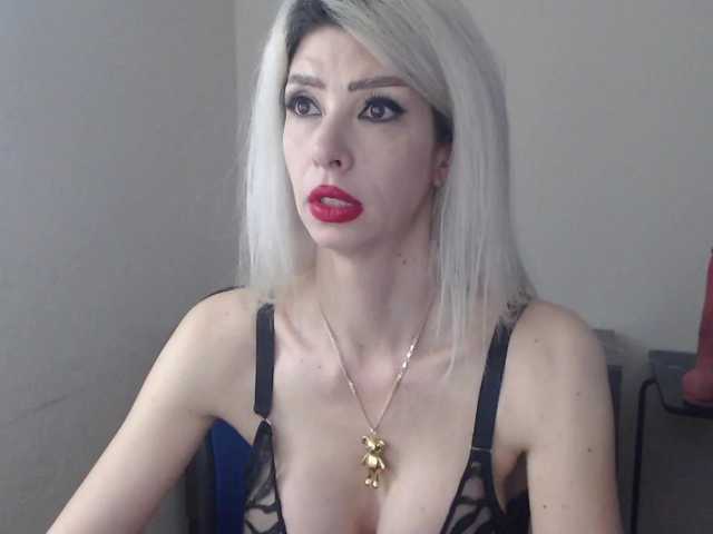 Live sex webcam photo for RoxySkyBlue #275980849