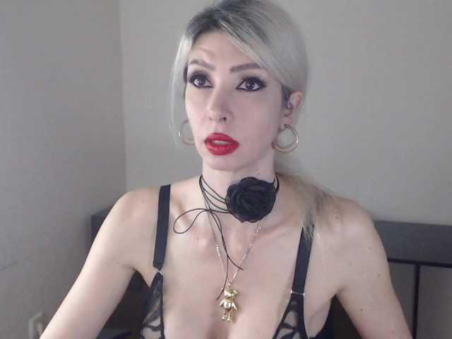 Live sex webcam photo for RoxySkyBlue #276160595