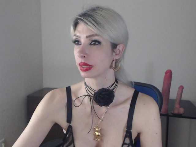 Live sex webcam photo for RoxySkyBlue #276163452