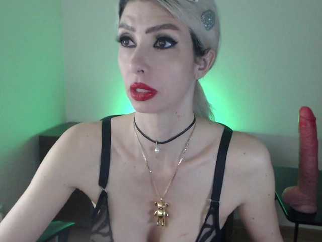 Live sex webcam photo for RoxySkyBlue #276179421