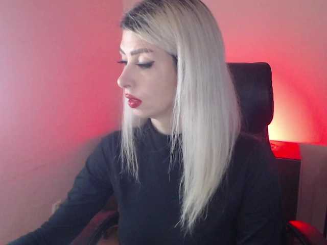 Live sex webcam photo for RoxySkyBlue #276300425
