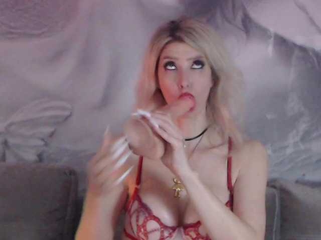 Live sex webcam photo for RoxySkyBlue #276629718