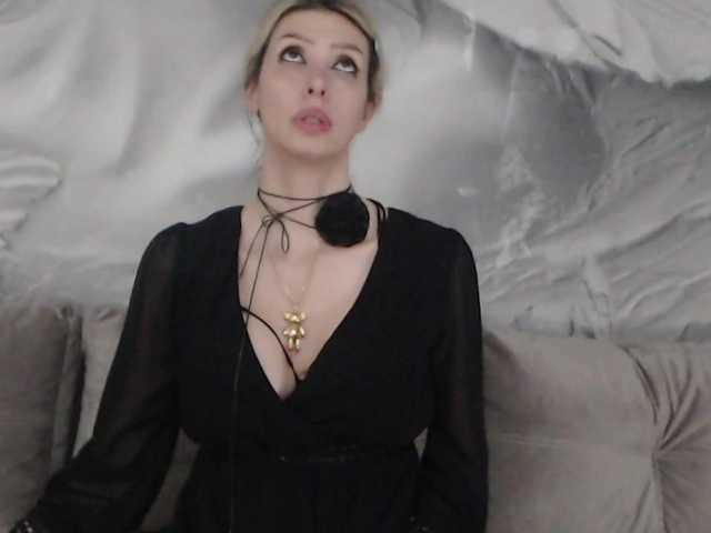 Live sex webcam photo for RoxySkyBlue #276740681