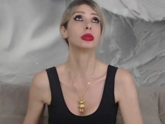 Live sex webcam photo for RoxySkyBlue #277895228