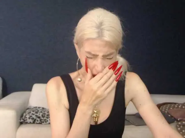 Live sex webcam photo for RoxySkyBlue #278033667