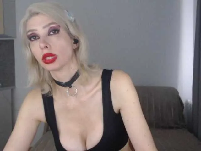 Live sex webcam photo for RoxySkyBlue #289016378