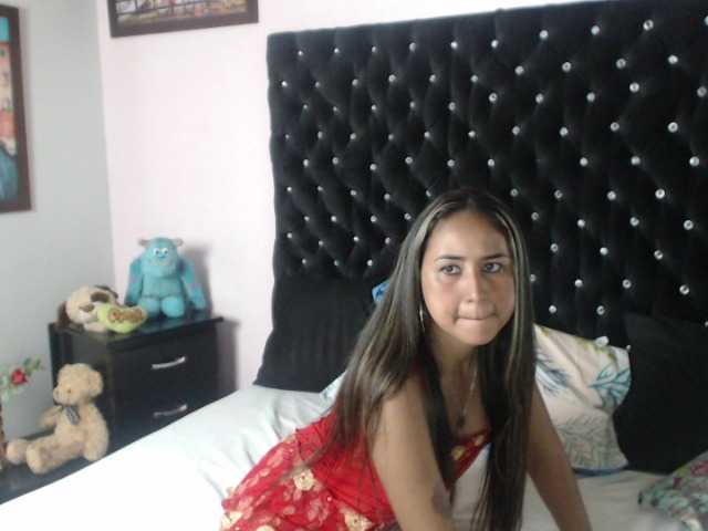 Live sex webcam photo for Roxybitch #272133054