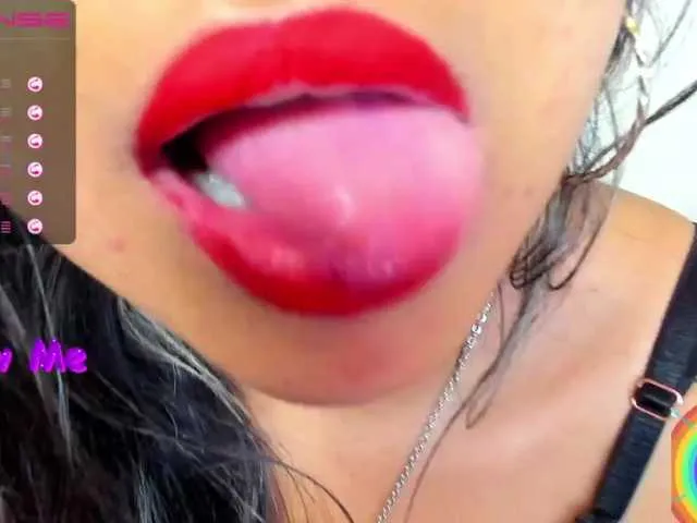 Live sex webcam photo for Roxybitch #272296904