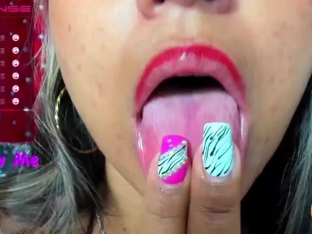 Live sex webcam photo for Roxybitch #272328876