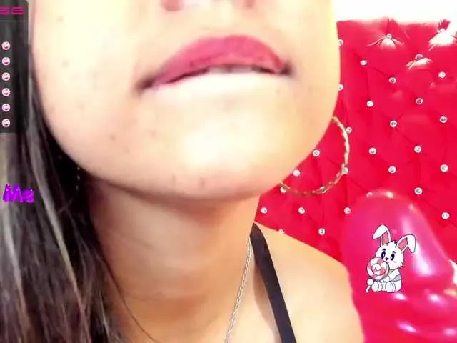 Live sex webcam photo for Roxybitch #272831808