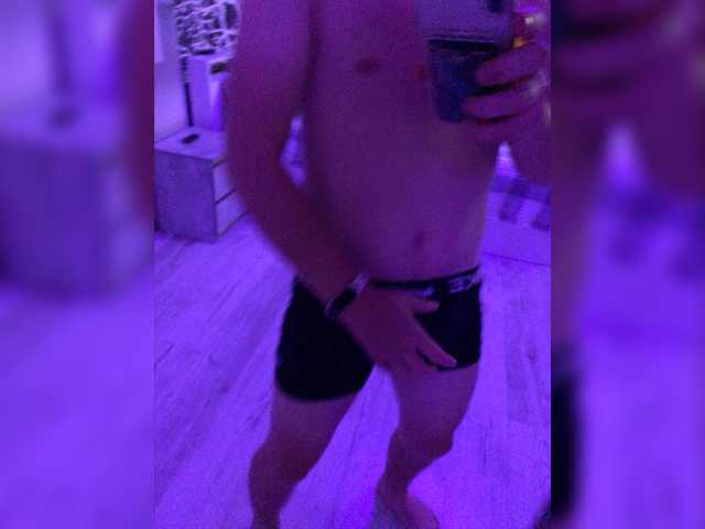 Live sex webcam photo for Royals2 #276179500