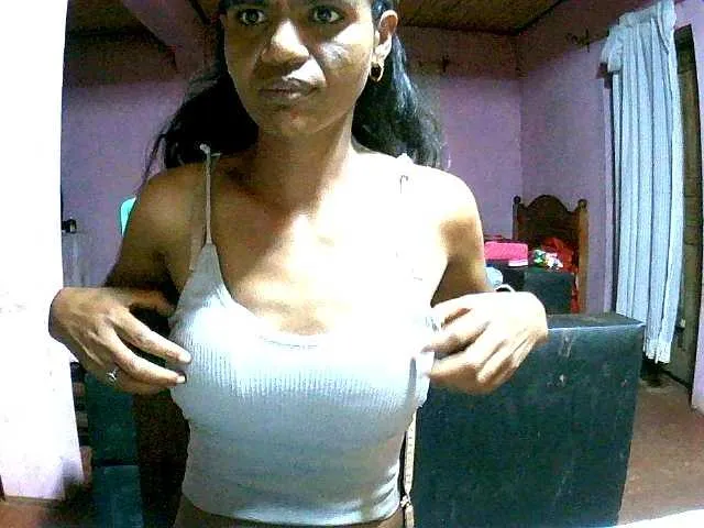 Live sex webcam photo for Royblackhot #290807300