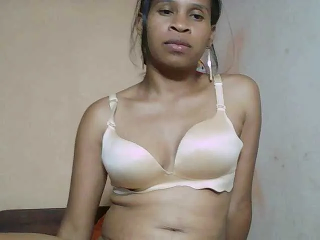 Live sex webcam photo for Rsylvia1 #292463032