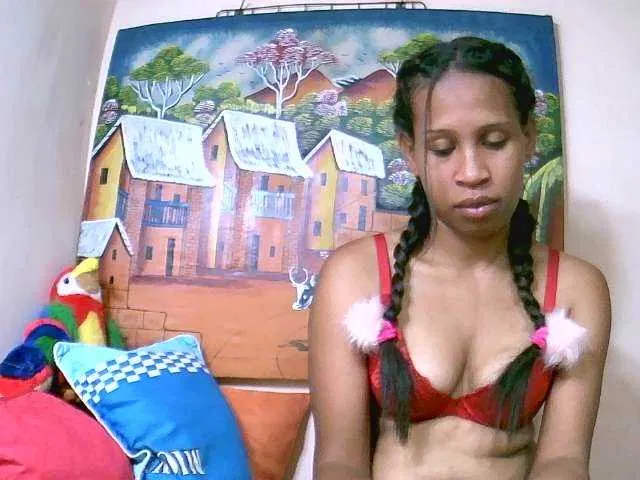 Live sex webcam photo for Rsylvia1 #292656312