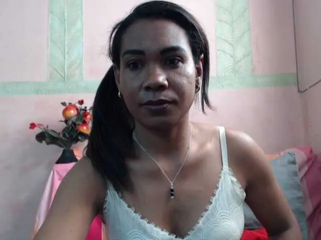 Live sex webcam photo for Rsylvie #291772174