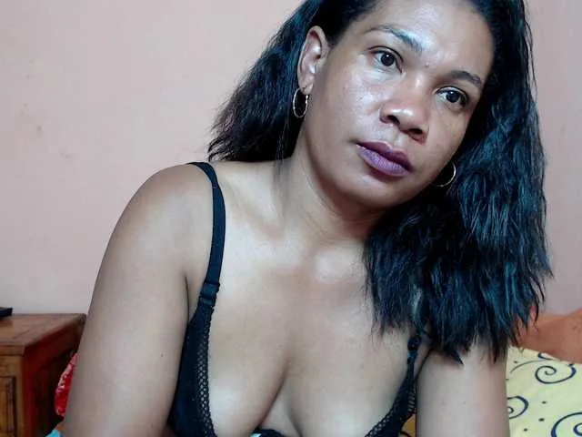 Live sex webcam photo for Rsylvie #293239857