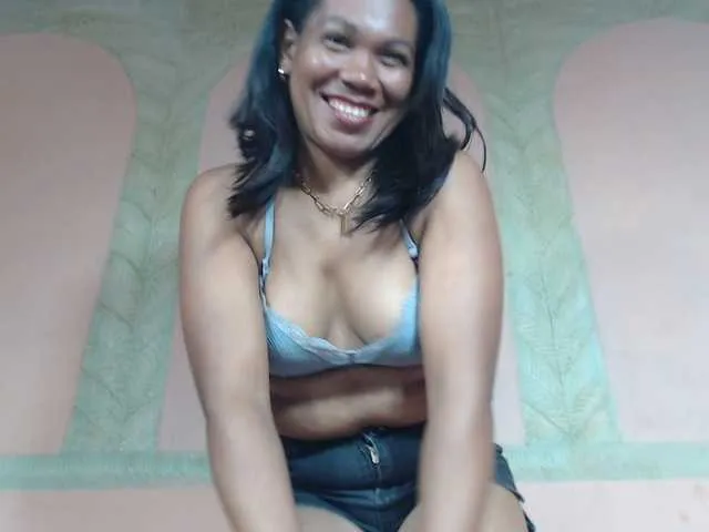 Live sex webcam photo for Rsylvie #293347908