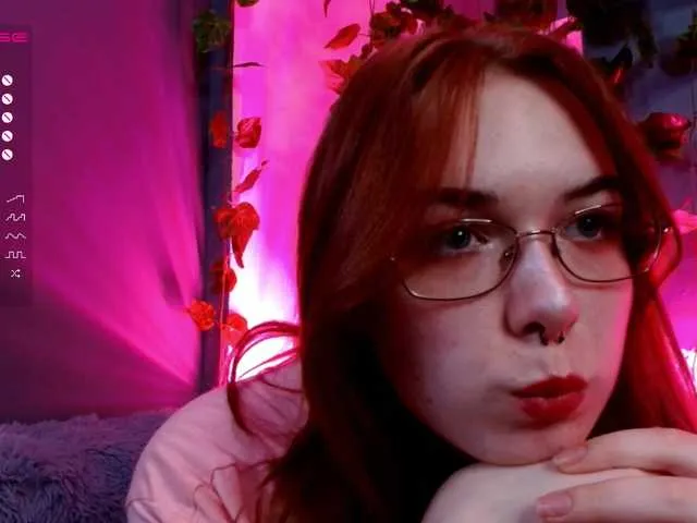 Live sex webcam photo for RubbyStar #275736234