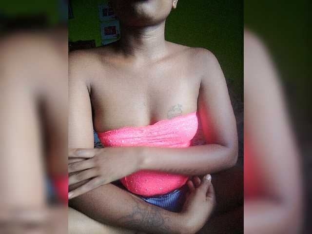 Live sex webcam photo for Rubi02 #273188707