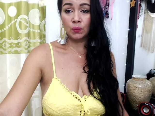 Live sex webcam photo for RubiAdams #272616405