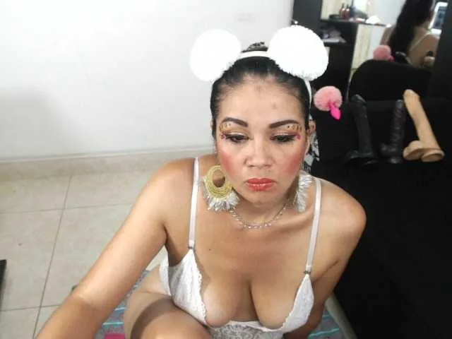 Live sex webcam photo for RubiAdams #273564526