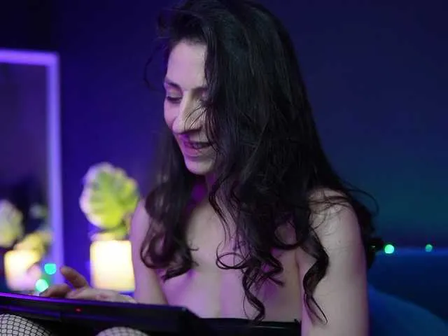 Live sex webcam photo for RubyRya #292443809
