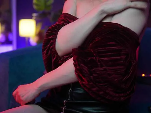 Live sex webcam photo for RubyRya #293467768