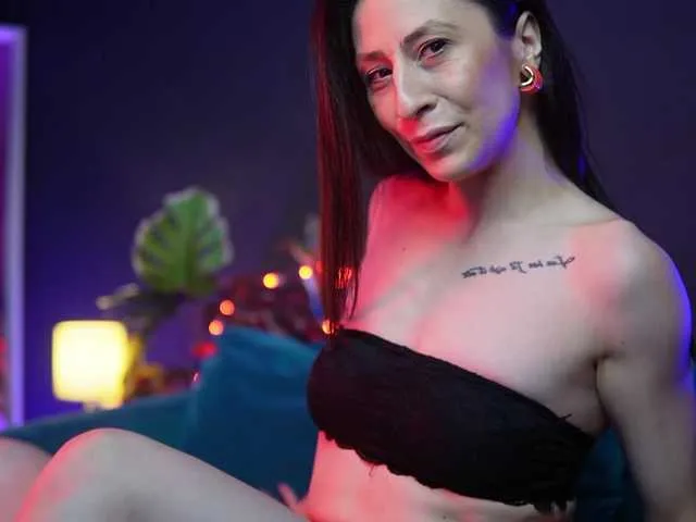 Live sex webcam photo for RubyRya #293839085