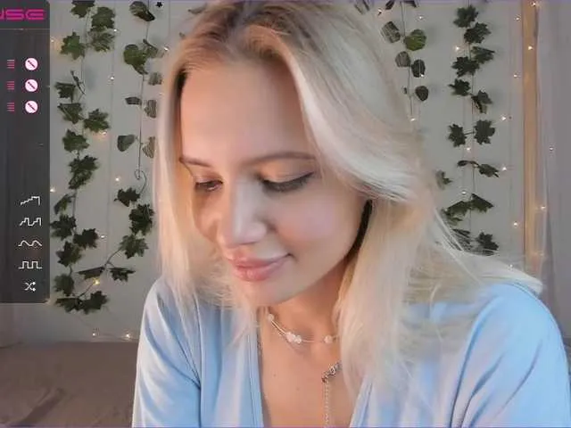 Live sex webcam photo for RuddiLesli #274543560