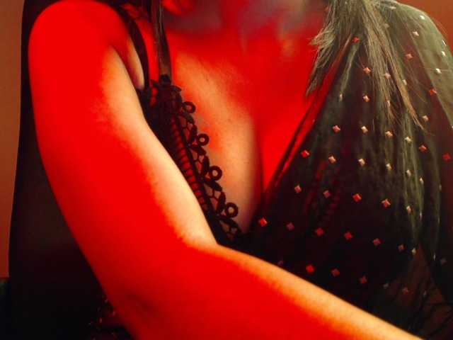 Live sex webcam photo for Ruhani1 #276089643