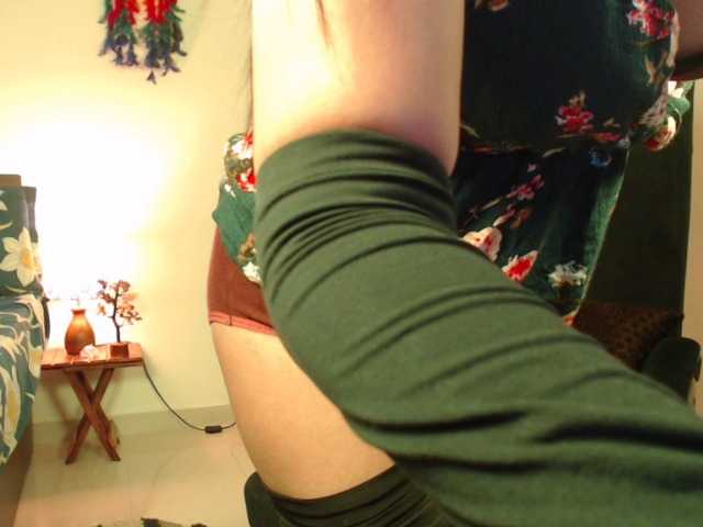 Live sex webcam photo for Ruhani1 #276253656