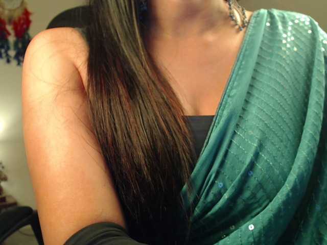 Live sex webcam photo for Ruhani1 #276298619